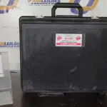 01 MALETA PARA COLETA DE DIGITAIS FRINGERPRINT TAKING KIT. (NO ESTADO EM QUE SE ENCONTRA. SUJEITO A AVARIAS OCULTAS/VISÍVEIS.)