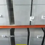 01 PORTA DE VIDRO DE 2,06X0,69. (NO ESTADO) ATENÇÃO! FAZER A VISITAÇÃO ANTES DE ARREMATAR, NÃO SABEMOS SE FUNCIONA, LEILÃO NÃO TEM GARANTIA E NEM DEVOLUÇÃO, SUJEITO A POSSÍVEIS AVARIAS VISÍVEIS/OCULTAS E/OU AUSÊNCIA DE COMPONENTES.