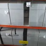 01 PORTA DE VIDRO DE 2,06X0,69. (NO ESTADO) ATENÇÃO! FAZER A VISITAÇÃO ANTES DE ARREMATAR, NÃO SABEMOS SE FUNCIONA, LEILÃO NÃO TEM GARANTIA E NEM DEVOLUÇÃO, SUJEITO A POSSÍVEIS AVARIAS VISÍVEIS/OCULTAS E/OU AUSÊNCIA DE COMPONENTES.