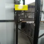 01 PORTA DE VIDRO DE 2,06X0,69. (NO ESTADO) ATENÇÃO! FAZER A VISITAÇÃO ANTES DE ARREMATAR, NÃO SABEMOS SE FUNCIONA, LEILÃO NÃO TEM GARANTIA E NEM DEVOLUÇÃO, SUJEITO A POSSÍVEIS AVARIAS VISÍVEIS/OCULTAS E/OU AUSÊNCIA DE COMPONENTES.