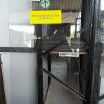 01 PORTA DE VIDRO DE 2,06X0,69. (NO ESTADO) ATENÇÃO! FAZER A VISITAÇÃO ANTES DE ARREMATAR, NÃO SABEMOS SE FUNCIONA, LEILÃO NÃO TEM GARANTIA E NEM DEVOLUÇÃO, SUJEITO A POSSÍVEIS AVARIAS VISÍVEIS/OCULTAS E/OU AUSÊNCIA DE COMPONENTES.