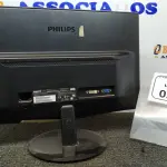 01 MONITOR LCD MARCA PHILIPS S/N:FXBA12400522788. (NO ESTADO EM QUE SE ENCONTRA. SUJEITO A AVARIAS OCULTAS/VISÍVEIS.)