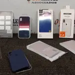 06 BOX -PHONE CASER E 02 (PELÍCULAS). (NO ESTADO EM QUE SE ENCONTRA. SUJEITO A AVARIAS OCULTAS/VISÍVEIS.)