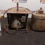 01 MÁQUINA DE SOLDA E 01 MOTOR ELÉTRICO. (NO ESTADO) ATENÇÃO! FAZER A VISITAÇÃO ANTES DE ARREMATAR, NÃO SABEMOS SE FUNCIONA, LEILÃO NÃO TEM GARANTIA E NEM DEVOLUÇÃO, SUJEITO A POSSÍVEIS AVARIAS VISÍVEIS/OCULTAS E/OU AUSÊNCIA DE COMPONENTES.