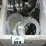 01 LOTE COM GRANDE QUANTIDADE DE TAMPAS PARA LIXEIRAS REDONDAS EM INOX. (NO ESTADO) ATENÇÃO! FAZER A VISITAÇÃO ANTES DE ARREMATAR, NÃO SABEMOS SE FUNCIONA, LEILÃO NÃO TEM GARANTIA E NEM DEVOLUÇÃO, SUJEITO A POSSÍVEIS AVARIAS VISÍVEIS/OCULTAS E/OU AUSÊNCIA DE COMPONENTES.
