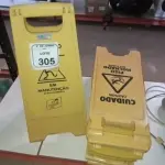 10 PLACAS DE AVISO PARA PISOS MOLHADOS. (NO ESTADO) ATENÇÃO! FAZER A VISITAÇÃO ANTES DE ARREMATAR, NÃO SABEMOS SE FUNCIONA, LEILÃO NÃO TEM GARANTIA E NEM DEVOLUÇÃO, SUJEITO A POSSÍVEIS AVARIAS VISÍVEIS/OCULTAS E/OU AUSÊNCIA DE COMPONENTES.