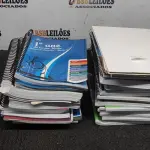 01 LOTE COM VÁRIOS CADERNOS ESCOLARES E APOSTILAS DIDÁTICAS DE MATÉRIAS DIVERSAS. (NO ESTADO) ATENÇÃO! FAZER A VISITAÇÃO ANTES DE ARREMATAR, NÃO SABEMOS SE FUNCIONA, LEILÃO NÃO TEM GARANTIA E NEM DEVOLUÇÃO, SUJEITO A POSSÍVEIS AVARIAS VISÍVEIS/OCULTAS E/OU AUSÊNCIA DE COMPONENTES.