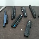 08 BATERIAS DE NOTEBOOK DE MARCAS E MODELOS DIVERSOS. (NO ESTADO) ATENÇÃO! FAZER A VISITAÇÃO ANTES DE ARREMATAR, NÃO SABEMOS SE FUNCIONA, LEILÃO NÃO TEM GARANTIA E NEM DEVOLUÇÃO, SUJEITO A POSSÍVEIS AVARIAS VISÍVEIS/OCULTAS E/OU AUSÊNCIA DE COMPONENTES.