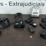 10 CARREGADORES PARA CÂMERAS E BATERIA MARCAS E MODELOS DIVERSOS. (NO ESTADO) ATENÇÃO! FAZER A VISITAÇÃO ANTES DE ARREMATAR, NÃO SABEMOS SE FUNCIONA, LEILÃO NÃO TEM GARANTIA E NEM DEVOLUÇÃO, SUJEITO A POSSÍVEIS AVARIAS VISÍVEIS/OCULTAS E/OU AUSÊNCIA DE COMPONENTES.