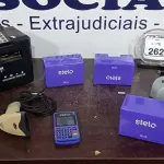 01 RELÓGIO DE PONTO, 01 LEITORA DE CÓDIGO DE BARRAS, 0 LEITOR BIOMÉTRICO E 04 MAQUININHAS DE CARTÃO MARCA STELO. (NO ESTADO) ATENÇÃO! FAZER A VISITAÇÃO ANTES DE ARREMATAR, NÃO SABEMOS SE FUNCIONA, LEILÃO NÃO TEM GARANTIA E NEM DEVOLUÇÃO, SUJEITO A POSSÍVEIS AVARIAS VISÍVEIS/OCULTAS E/OU AUSÊNCIA DE COMPONENTES.