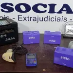 01 RELÓGIO DE PONTO, 01 LEITORA DE CÓDIGO DE BARRAS, 0 LEITOR BIOMÉTRICO E 04 MAQUININHAS DE CARTÃO MARCA STELO. (NO ESTADO) ATENÇÃO! FAZER A VISITAÇÃO ANTES DE ARREMATAR, NÃO SABEMOS SE FUNCIONA, LEILÃO NÃO TEM GARANTIA E NEM DEVOLUÇÃO, SUJEITO A POSSÍVEIS AVARIAS VISÍVEIS/OCULTAS E/OU AUSÊNCIA DE COMPONENTES.
