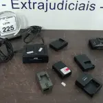 10 CARREGADORES PARA CÂMERAS E BATERIA MARCAS E MODELOS DIVERSOS. (NO ESTADO) ATENÇÃO! FAZER A VISITAÇÃO ANTES DE ARREMATAR, NÃO SABEMOS SE FUNCIONA, LEILÃO NÃO TEM GARANTIA E NEM DEVOLUÇÃO, SUJEITO A POSSÍVEIS AVARIAS VISÍVEIS/OCULTAS E/OU AUSÊNCIA DE COMPONENTES.