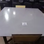 01 MESA COM BASE DE FERRO E TAMPO EM PORCELANATO 04 CADEIRAS. (NO ESTADO) ATENÇÃO! FAZER A VISITAÇÃO ANTES DE ARREMATAR, NÃO SABEMOS SE FUNCIONA, LEILÃO NÃO TEM GARANTIA E NEM DEVOLUÇÃO, SUJEITO A POSSÍVEIS AVARIAS VISÍVEIS/OCULTAS E/OU AUSÊNCIA DE COMPONENTES.