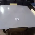 01 MESA COM BASE DE FERRO E TAMPO EM PORCELANATO 04 CADEIRAS. (NO ESTADO) ATENÇÃO! FAZER A VISITAÇÃO ANTES DE ARREMATAR, NÃO SABEMOS SE FUNCIONA, LEILÃO NÃO TEM GARANTIA E NEM DEVOLUÇÃO, SUJEITO A POSSÍVEIS AVARIAS VISÍVEIS/OCULTAS E/OU AUSÊNCIA DE COMPONENTES.
