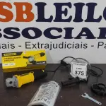 01 ESMERILHADEIRA ANGULAR 220V (NOVO). (NO ESTADO) ATENÇÃO! FAZER A VISITAÇÃO ANTES DE ARREMATAR, NÃO SABEMOS SE FUNCIONA, LEILÃO NÃO TEM GARANTIA E NEM DEVOLUÇÃO, SUJEITO A POSSÍVEIS AVARIAS VISÍVEIS/OCULTAS E/OU AUSÊNCIA DE COMPONENTES.