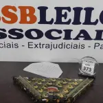 01 CITARA COM PARTITURAS. (NO ESTADO) ATENÇÃO! FAZER A VISITAÇÃO ANTES DE ARREMATAR, NÃO SABEMOS SE FUNCIONA, LEILÃO NÃO TEM GARANTIA E NEM DEVOLUÇÃO, SUJEITO A POSSÍVEIS AVARIAS VISÍVEIS/OCULTAS E/OU AUSÊNCIA DE COMPONENTES.