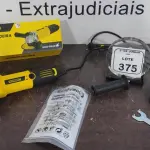 01 ESMERILHADEIRA ANGULAR 220V (NOVO). (NO ESTADO) ATENÇÃO! FAZER A VISITAÇÃO ANTES DE ARREMATAR, NÃO SABEMOS SE FUNCIONA, LEILÃO NÃO TEM GARANTIA E NEM DEVOLUÇÃO, SUJEITO A POSSÍVEIS AVARIAS VISÍVEIS/OCULTAS E/OU AUSÊNCIA DE COMPONENTES.