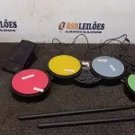 01 MINI BATERIA ROCK BAND MARCA LEADERSHIP GAMER. (NO ESTADO) ATENÇÃO! FAZER A VISITAÇÃO ANTES DE ARREMATAR, NÃO SABEMOS SE FUNCIONA, LEILÃO NÃO TEM GARANTIA E NEM DEVOLUÇÃO, SUJEITO A POSSÍVEIS AVARIAS VISÍVEIS/OCULTAS E/OU AUSÊNCIA DE COMPONENTES.