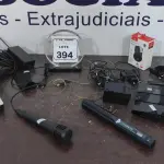 02 ROTEADORES, 01 MOUSE SEM FIO, 01 SCANNER PORTÁTIL, 01MICROFONE MARCA INOVOX COM CABO E VÁRIOS CARREGADORES E FONTES DIVERSOS. (NO ESTADO) ATENÇÃO! FAZER A VISITAÇÃO ANTES DE ARREMATAR, NÃO SABEMOS SE FUNCIONA, LEILÃO NÃO TEM GARANTIA E NEM DEVOLUÇÃO, SUJEITO A POSSÍVEIS AVARIAS VISÍVEIS/OCULTAS E/OU AUSÊNCIA DE COMPONENTES.