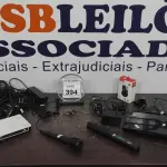 02 ROTEADORES, 01 MOUSE SEM FIO, 01 SCANNER PORTÁTIL, 01MICROFONE MARCA INOVOX COM CABO E VÁRIOS CARREGADORES E FONTES DIVERSOS. (NO ESTADO) ATENÇÃO! FAZER A VISITAÇÃO ANTES DE ARREMATAR, NÃO SABEMOS SE FUNCIONA, LEILÃO NÃO TEM GARANTIA E NEM DEVOLUÇÃO, SUJEITO A POSSÍVEIS AVARIAS VISÍVEIS/OCULTAS E/OU AUSÊNCIA DE COMPONENTES.