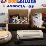 01 ASPIRADOR ROBÔ MARCA MULTILASER, 01 HEADSET MARCA INOVA, 02 CALCULADORAS, 01 MÁQUINA DE CARTÃO MODENINHA PRO, 01 JOYSTICK DE VÍDEO GAME, 01 SCANNER 110V MARCA MENNO, 01 APARELHO DE SOM PORTÁTIL MARCA MONDIAL, 03 MOUSES SEM FIO, 01 TECLADO SEM FIO PARA PC, 02 TELEFONES FIXOS E VÁRIOS CARIMBOS E ELETRÔNICOS DIVERSOS. (NO ESTADO) ATENÇÃO! FAZER A VISITAÇÃO ANTES DE ARREMATAR, NÃO SABEMOS SE FUNCIONA, LEILÃO NÃO TEM GARANTIA E NEM DEVOLUÇÃO, SUJEITO A POSSÍVEIS AVARIAS VISÍVEIS/OCULTAS E/OU AUSÊNCIA DE COMPONENTES.