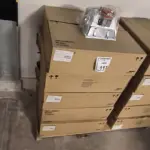05 CAIXAS COM 04 LUMINÁRIAS COM REATORES ELETRÔNICOS. (NO ESTADO) ATENÇÃO! FAZER A VISITAÇÃO ANTES DE ARREMATAR, NÃO SABEMOS SE FUNCIONA, LEILÃO NÃO TEM GARANTIA E NEM DEVOLUÇÃO, SUJEITO A POSSÍVEIS AVARIAS VISÍVEIS/OCULTAS E/OU AUSÊNCIA DE COMPONENTES.