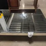 01 MESA DE CENTRO RETANGULAR ESPELHADA.  (NO ESTADO) ATENÇÃO! FAZER A VISITAÇÃO ANTES DE ARREMATAR, NÃO SABEMOS SE FUNCIONA, LEILÃO NÃO TEM GARANTIA E NEM DEVOLUÇÃO, SUJEITO A POSSÍVEIS AVARIAS VISÍVEIS/OCULTAS E/OU AUSÊNCIA DE COMPONENTES.