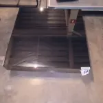 01 MESA DE CENTRO QUADRADA ESPELHADA.  (NO ESTADO) ATENÇÃO! FAZER A VISITAÇÃO ANTES DE ARREMATAR, NÃO SABEMOS SE FUNCIONA, LEILÃO NÃO TEM GARANTIA E NEM DEVOLUÇÃO, SUJEITO A POSSÍVEIS AVARIAS VISÍVEIS/OCULTAS E/OU AUSÊNCIA DE COMPONENTES.