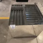 01 MESA DE CENTRO EM DESIGNER CÚBICO ESPELHADA. (NO ESTADO) ATENÇÃO! FAZER A VISITAÇÃO ANTES DE ARREMATAR, NÃO SABEMOS SE FUNCIONA, LEILÃO NÃO TEM GARANTIA E NEM DEVOLUÇÃO, SUJEITO A POSSÍVEIS AVARIAS VISÍVEIS/OCULTAS E/OU AUSÊNCIA DE COMPONENTES.
