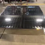 01 MESA DE CENTRO QUADRADA ESPELHADA.  (NO ESTADO) ATENÇÃO! FAZER A VISITAÇÃO ANTES DE ARREMATAR, NÃO SABEMOS SE FUNCIONA, LEILÃO NÃO TEM GARANTIA E NEM DEVOLUÇÃO, SUJEITO A POSSÍVEIS AVARIAS VISÍVEIS/OCULTAS E/OU AUSÊNCIA DE COMPONENTES.