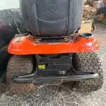 01 TRATOR CORTADOR DE GRAMA TS142 DA HUSQVARNA A GASOLINA 19 HP. (NO ESTADO) ATENÇÃO! FAZER A VISITAÇÃO ANTES DE ARREMATAR, NÃO SABEMOS SE FUNCIONA, LEILÃO NÃO TEM GARANTIA E NEM DEVOLUÇÃO, SUJEITO A POSSÍVEIS AVARIAS VISÍVEIS/OCULTAS E/OU AUSÊNCIA DE COMPONENTES.