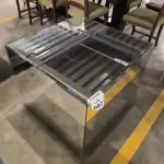 01 MESA DE CENTRO EM DESIGNER CÚBICO ESPELHADA. (NO ESTADO) ATENÇÃO! FAZER A VISITAÇÃO ANTES DE ARREMATAR, NÃO SABEMOS SE FUNCIONA, LEILÃO NÃO TEM GARANTIA E NEM DEVOLUÇÃO, SUJEITO A POSSÍVEIS AVARIAS VISÍVEIS/OCULTAS E/OU AUSÊNCIA DE COMPONENTES.