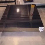 01 MESA DE CENTRO QUADRADA ESPELHADA.  (NO ESTADO) ATENÇÃO! FAZER A VISITAÇÃO ANTES DE ARREMATAR, NÃO SABEMOS SE FUNCIONA, LEILÃO NÃO TEM GARANTIA E NEM DEVOLUÇÃO, SUJEITO A POSSÍVEIS AVARIAS VISÍVEIS/OCULTAS E/OU AUSÊNCIA DE COMPONENTES.