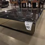 01 MESA DE CENTRO QUADRADA ESPELHADA.  (NO ESTADO) ATENÇÃO! FAZER A VISITAÇÃO ANTES DE ARREMATAR, NÃO SABEMOS SE FUNCIONA, LEILÃO NÃO TEM GARANTIA E NEM DEVOLUÇÃO, SUJEITO A POSSÍVEIS AVARIAS VISÍVEIS/OCULTAS E/OU AUSÊNCIA DE COMPONENTES.