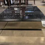 01 MESA DE CENTRO QUADRADA ESPELHADA.  (NO ESTADO) ATENÇÃO! FAZER A VISITAÇÃO ANTES DE ARREMATAR, NÃO SABEMOS SE FUNCIONA, LEILÃO NÃO TEM GARANTIA E NEM DEVOLUÇÃO, SUJEITO A POSSÍVEIS AVARIAS VISÍVEIS/OCULTAS E/OU AUSÊNCIA DE COMPONENTES.