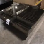 01 MESA DE CENTRO QUADRADA ESPELHADA ESCURA.  (NO ESTADO) ATENÇÃO! FAZER A VISITAÇÃO ANTES DE ARREMATAR, NÃO SABEMOS SE FUNCIONA, LEILÃO NÃO TEM GARANTIA E NEM DEVOLUÇÃO, SUJEITO A POSSÍVEIS AVARIAS VISÍVEIS/OCULTAS E/OU AUSÊNCIA DE COMPONENTES.