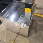 01 MESA DE CENTRO EM DESIGNER CÚBICO ESPELHADA. (NO ESTADO) ATENÇÃO! FAZER A VISITAÇÃO ANTES DE ARREMATAR, NÃO SABEMOS SE FUNCIONA, LEILÃO NÃO TEM GARANTIA E NEM DEVOLUÇÃO, SUJEITO A POSSÍVEIS AVARIAS VISÍVEIS/OCULTAS E/OU AUSÊNCIA DE COMPONENTES.