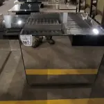 01 MESA DE CENTRO EM DESIGNER CÚBICO ESPELHADA. (NO ESTADO) ATENÇÃO! FAZER A VISITAÇÃO ANTES DE ARREMATAR, NÃO SABEMOS SE FUNCIONA, LEILÃO NÃO TEM GARANTIA E NEM DEVOLUÇÃO, SUJEITO A POSSÍVEIS AVARIAS VISÍVEIS/OCULTAS E/OU AUSÊNCIA DE COMPONENTES.