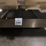 01 MESA DE CENTRO QUADRADA ESPELHADA ESCURA.  (NO ESTADO) ATENÇÃO! FAZER A VISITAÇÃO ANTES DE ARREMATAR, NÃO SABEMOS SE FUNCIONA, LEILÃO NÃO TEM GARANTIA E NEM DEVOLUÇÃO, SUJEITO A POSSÍVEIS AVARIAS VISÍVEIS/OCULTAS E/OU AUSÊNCIA DE COMPONENTES.