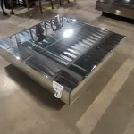 01 MESA DE CENTRO QUADRADA ESPELHADA.  (NO ESTADO) ATENÇÃO! FAZER A VISITAÇÃO ANTES DE ARREMATAR, NÃO SABEMOS SE FUNCIONA, LEILÃO NÃO TEM GARANTIA E NEM DEVOLUÇÃO, SUJEITO A POSSÍVEIS AVARIAS VISÍVEIS/OCULTAS E/OU AUSÊNCIA DE COMPONENTES.