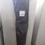 01 TELA DE PROJEÇÃO RETRÁTIL. (NO ESTADO) ATENÇÃO! FAZER A VISITAÇÃO ANTES DE ARREMATAR, NÃO SABEMOS SE FUNCIONA, LEILÃO NÃO TEM GARANTIA E NEM DEVOLUÇÃO, SUJEITO A POSSÍVEIS AVARIAS VISÍVEIS/OCULTAS E/OU AUSÊNCIA DE COMPONENTES.