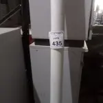 01 TELA DE PROJEÇÃO RETRÁTIL. (NO ESTADO) ATENÇÃO! FAZER A VISITAÇÃO ANTES DE ARREMATAR, NÃO SABEMOS SE FUNCIONA, LEILÃO NÃO TEM GARANTIA E NEM DEVOLUÇÃO, SUJEITO A POSSÍVEIS AVARIAS VISÍVEIS/OCULTAS E/OU AUSÊNCIA DE COMPONENTES.