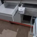 02 ARMÁRIOS PARA CPU COM 01 PORTA E 01 GAVETA. (NO ESTADO) ATENÇÃO! FAZER A VISITAÇÃO ANTES DE ARREMATAR, NÃO SABEMOS SE FUNCIONA, LEILÃO NÃO TEM GARANTIA E NEM DEVOLUÇÃO, SUJEITO A POSSÍVEIS AVARIAS VISÍVEIS/OCULTAS E/OU AUSÊNCIA DE COMPONENTES.