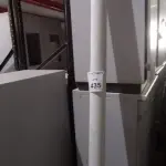 01 TELA DE PROJEÇÃO RETRÁTIL. (NO ESTADO) ATENÇÃO! FAZER A VISITAÇÃO ANTES DE ARREMATAR, NÃO SABEMOS SE FUNCIONA, LEILÃO NÃO TEM GARANTIA E NEM DEVOLUÇÃO, SUJEITO A POSSÍVEIS AVARIAS VISÍVEIS/OCULTAS E/OU AUSÊNCIA DE COMPONENTES.
