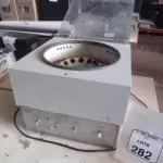 01 CENTRIFUGA LABORATORIAL MODELO MACRO EV 04. (NO ESTADO) ATENÇÃO! FAZER A VISITAÇÃO ANTES DE ARREMATAR, NÃO SABEMOS SE FUNCIONA, LEILÃO NÃO TEM GARANTIA E NEM DEVOLUÇÃO, SUJEITO A POSSÍVEIS AVARIAS VISÍVEIS/OCULTAS E/OU AUSÊNCIA DE COMPONENTES.