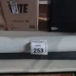 02 CORTINAS E 01 BANNER. (NO ESTADO) ATENÇÃO! FAZER A VISITAÇÃO ANTES DE ARREMATAR, NÃO SABEMOS SE FUNCIONA, LEILÃO NÃO TEM GARANTIA E NEM DEVOLUÇÃO, SUJEITO A POSSÍVEIS AVARIAS VISÍVEIS/OCULTAS E/OU AUSÊNCIA DE COMPONENTES.