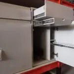 02 ARMÁRIOS PARA CPU COM 01 PORTA E 01 GAVETA. (NO ESTADO) ATENÇÃO! FAZER A VISITAÇÃO ANTES DE ARREMATAR, NÃO SABEMOS SE FUNCIONA, LEILÃO NÃO TEM GARANTIA E NEM DEVOLUÇÃO, SUJEITO A POSSÍVEIS AVARIAS VISÍVEIS/OCULTAS E/OU AUSÊNCIA DE COMPONENTES.