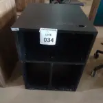 01 MÓVEL PEQUENO EM MADEIRA NA COR PRETA. (NO ESTADO) ATENÇÃO! FAZER A VISITAÇÃO ANTES DE ARREMATAR, NÃO SABEMOS SE FUNCIONA, LEILÃO NÃO TEM GARANTIA E NEM DEVOLUÇÃO, SUJEITO A POSSÍVEIS AVARIAS VISÍVEIS/OCULTAS E/OU AUSÊNCIA DE COMPONENTES.