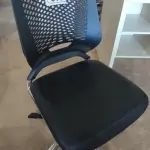 01 CADEIRA PLAX METAL EXECUTIVA GIRATÓRIA COM BASE CROMADA.(NO ESTADO) ATENÇÃO! FAZER A VISITAÇÃO ANTES DE ARREMATAR, NÃO SABEMOS SE FUNCIONA, LEILÃO NÃO TEM GARANTIA E NEM DEVOLUÇÃO, SUJEITO A POSSÍVEIS AVARIAS VISÍVEIS/OCULTAS E/OU AUSÊNCIA DE COMPONENTES.
