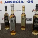 04 GARRAFAS DE HIDROMEL DE 500ML DE SABORES DIVERSOS MARCA PHILIP MEAD. (NO ESTADO) ATENÇÃO! FAZER A VISITAÇÃO ANTES DE ARREMATAR, NÃO SABEMOS SE FUNCIONA, LEILÃO NÃO TEM GARANTIA E NEM DEVOLUÇÃO, SUJEITO A POSSÍVEIS AVARIAS VISÍVEIS/OCULTAS E/OU AUSÊNCIA DE COMPONENTES.
